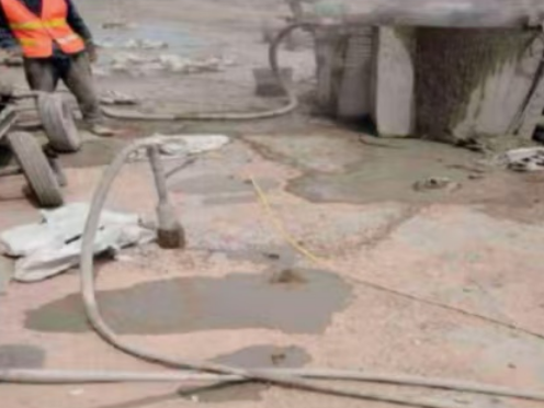 白塔水泥混凝土路面板底注浆技术 路面脱空注浆整治方案