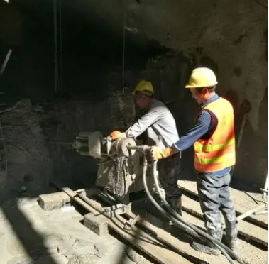 白塔水下抗分散灌浆料特点 水下不分散注浆料介绍