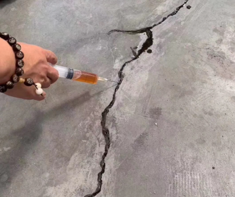 白塔混凝土裂缝修补技术详解​